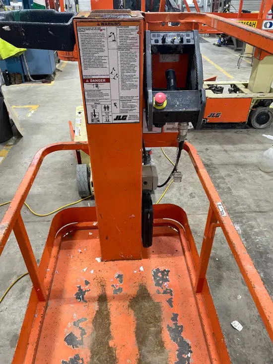 2015 JLG 1230ES Self-Propelled One-Person Lift