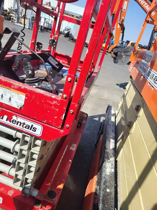 2017 MEC MICRO 19 Scissor Lift