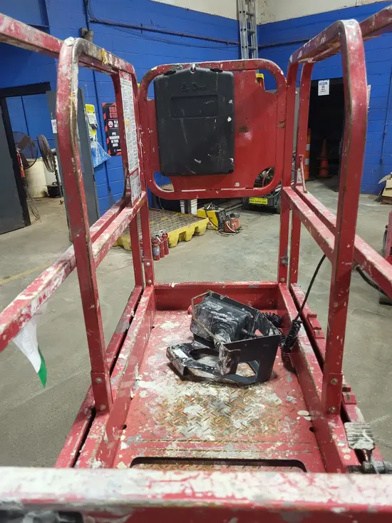 2019 MEC MICRO 19 Scissor Lift