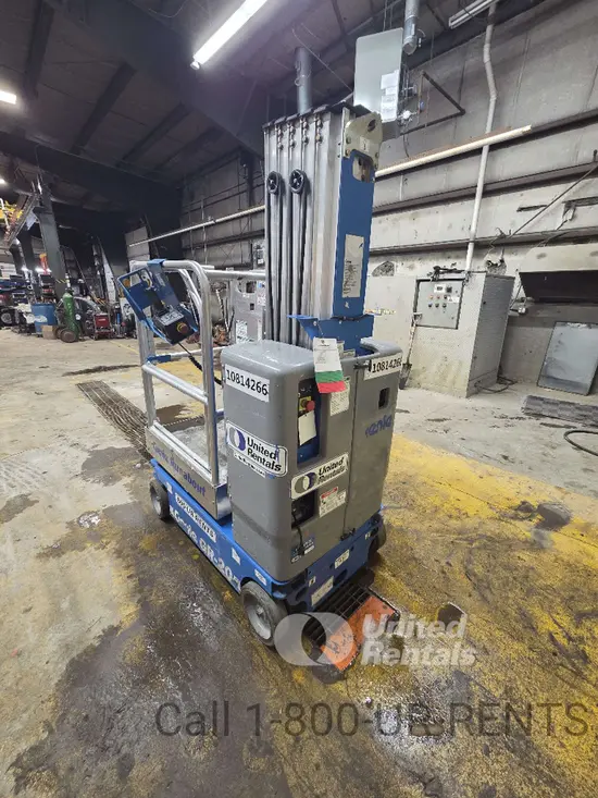 2018 Genie GR-20 Self-Propelled One-Person Lift
