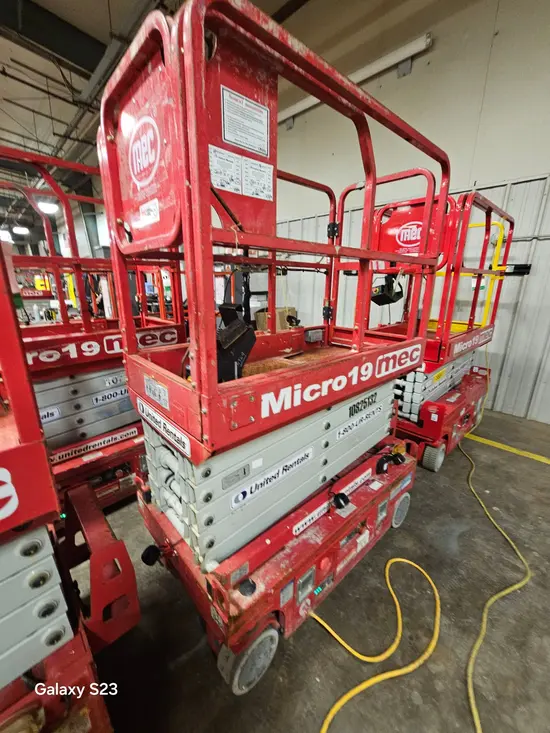 2018 MEC MICRO 19 Scissor Lift
