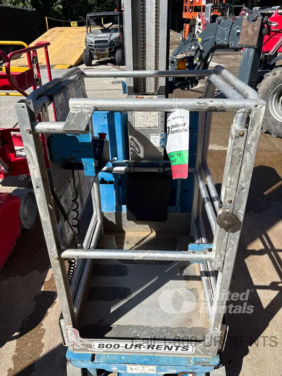 2012 Genie GR-20 Self-Propelled One-Person Lift
