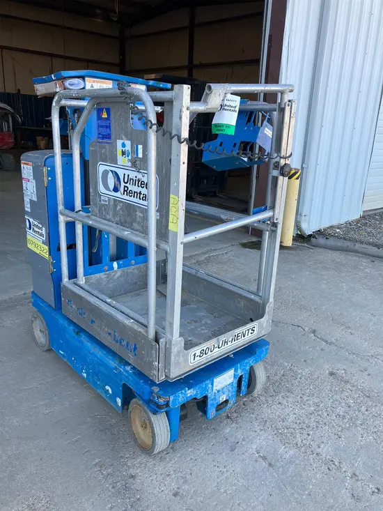 2018 Genie GR-12 Self-Propelled One-Person Lift
