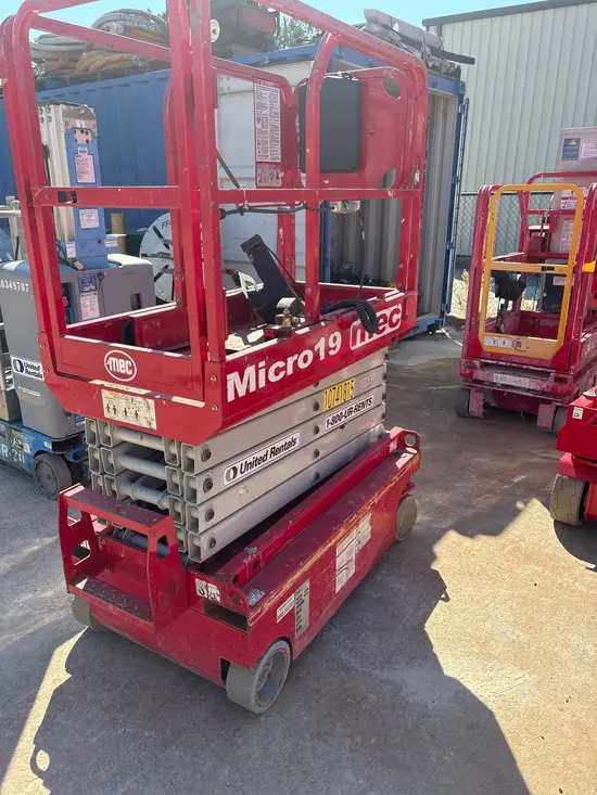 2018 MEC MICRO 19 Scissor Lift