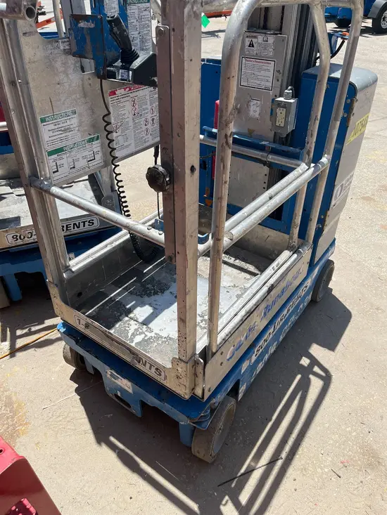 2018 Genie GR-20 Self-Propelled One-Person Lift