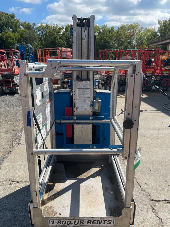 2016 Genie GR-20 Self-Propelled One-Person Lift