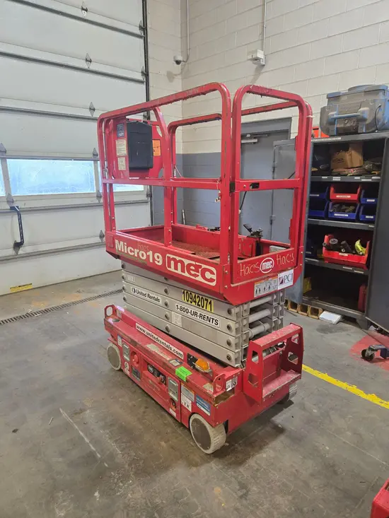 2019 MEC MICRO 19 Scissor Lift