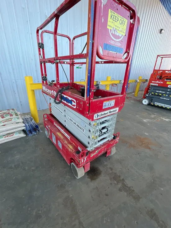 2019 MEC MICRO 19 Scissor Lift