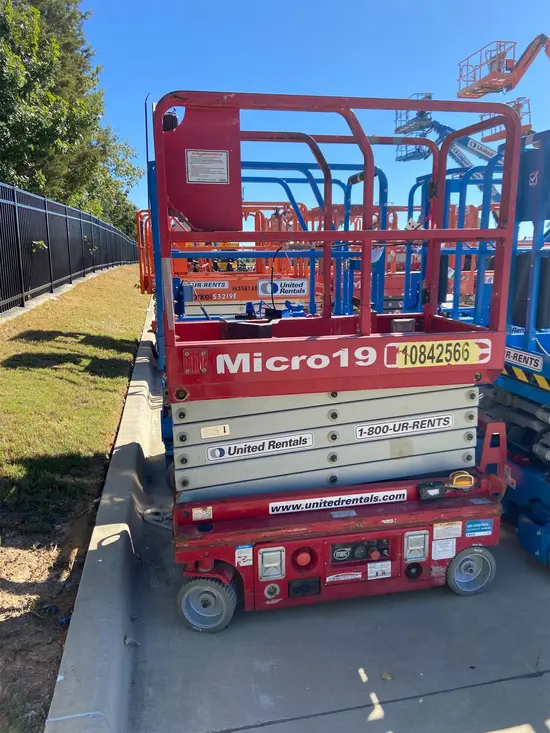 2018 MEC MICRO 19 Scissor Lift