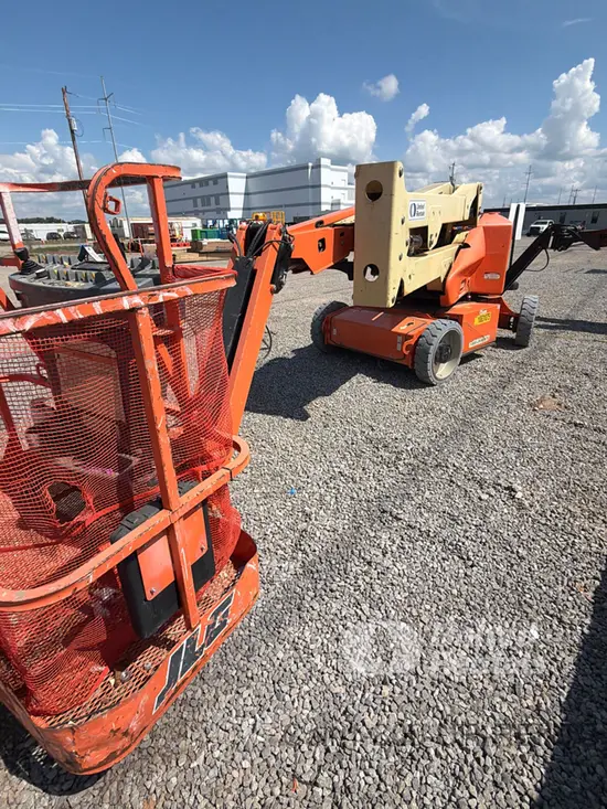 2017 JLG E450AJ Articulating Boom Lift