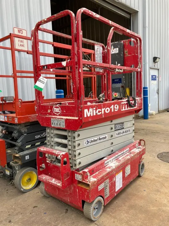 2018 MEC MICRO 19 Scissor Lift