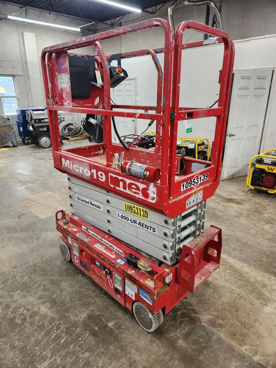 2019 MEC MICRO 19 Scissor Lift