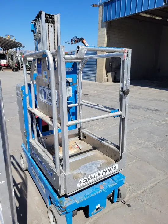 2016 Genie GR-20 Self-Propelled One-Person Lift