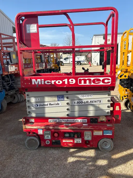 2018 MEC MICRO 19 Scissor Lift