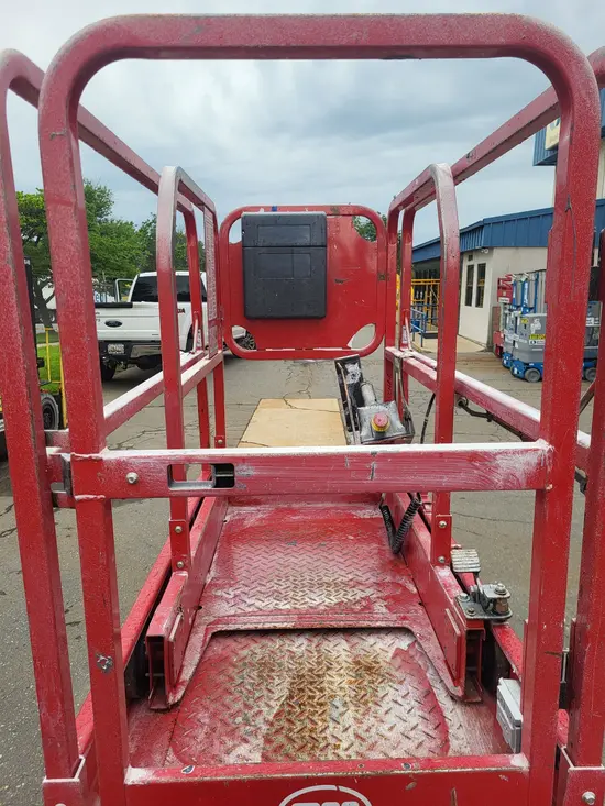 2019 MEC MICRO 19 Scissor Lift