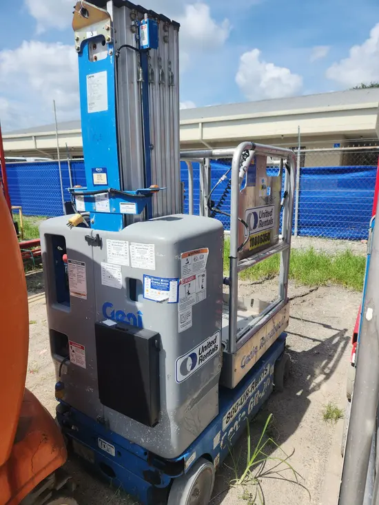 2018 Genie GR-20 Self-Propelled One-Person Lift