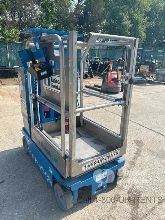 2018 Genie GR-12 Self-Propelled One-Person Lift