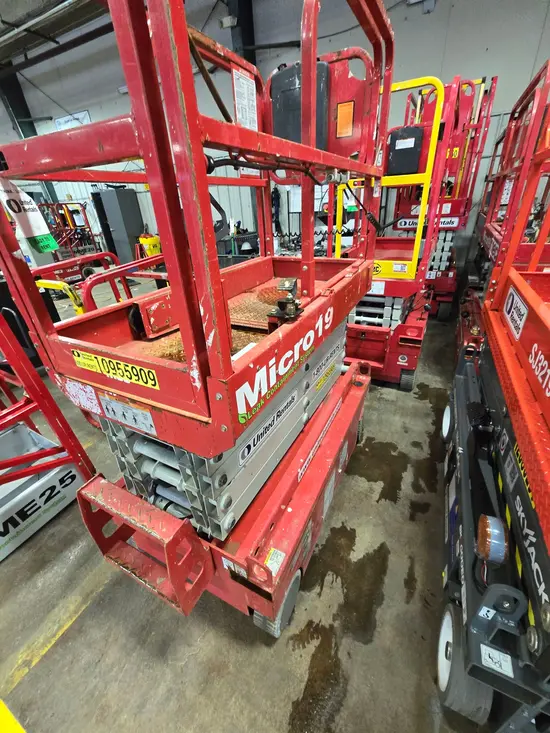 2019 MEC MICRO 19 Scissor Lift
