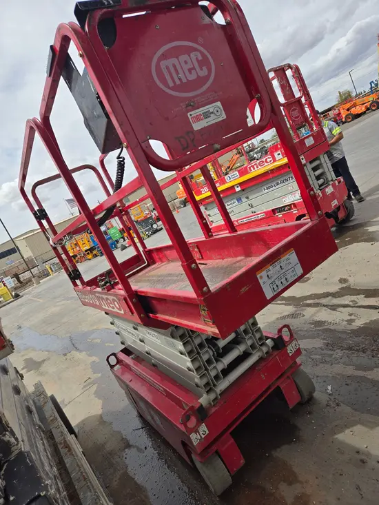 2018 MEC MICRO 19 Scissor Lift