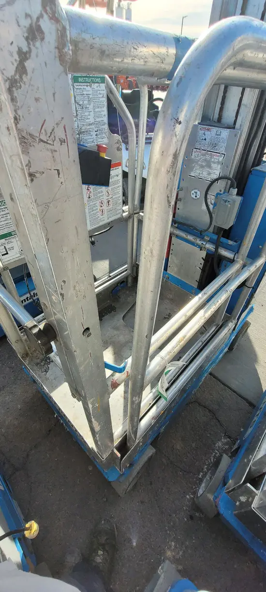 2016 Genie GR-20 Self-Propelled One-Person Lift