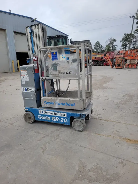 2016 Genie GR-20 Self-Propelled One-Person Lift