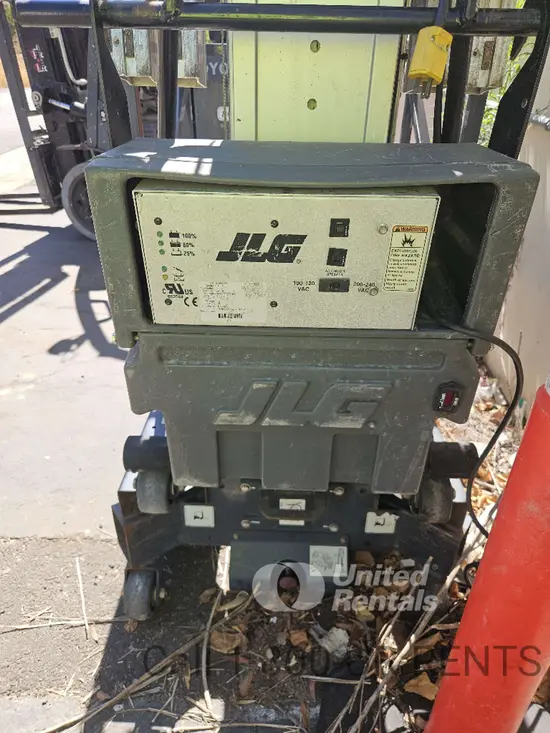 2021 JLG 25AM-DC Pusharound Lift