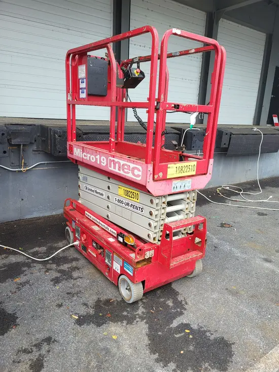 2018 MEC MICRO 19 Scissor Lift