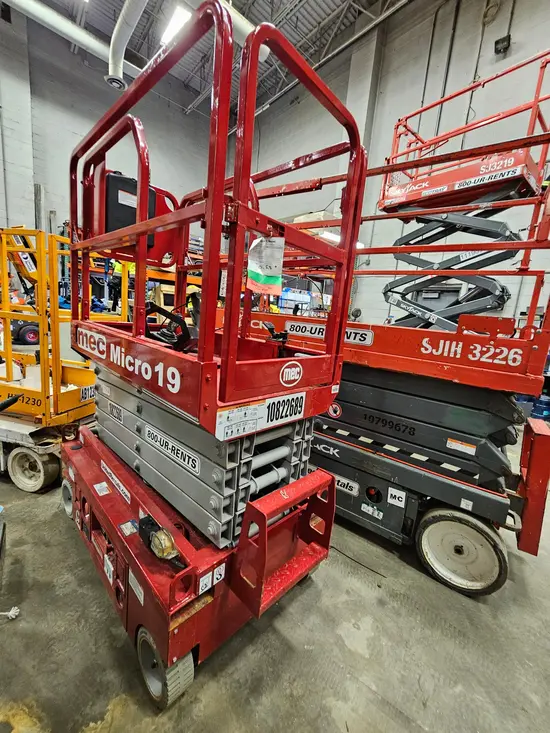 2018 MEC MICRO 19 Scissor Lift