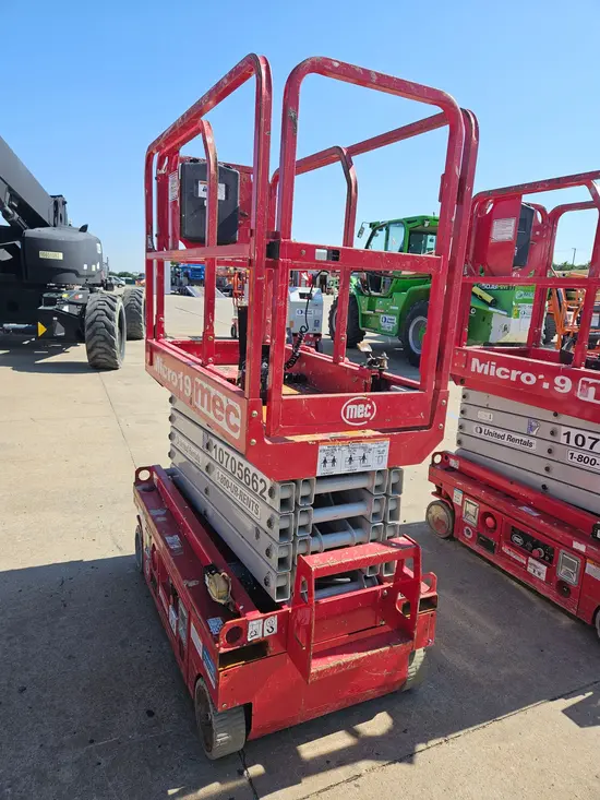 2018 MEC MICRO 19 Scissor Lift
