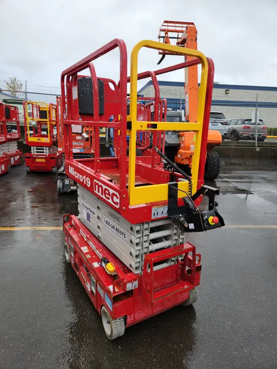 2018 MEC MICRO 19 Scissor Lift