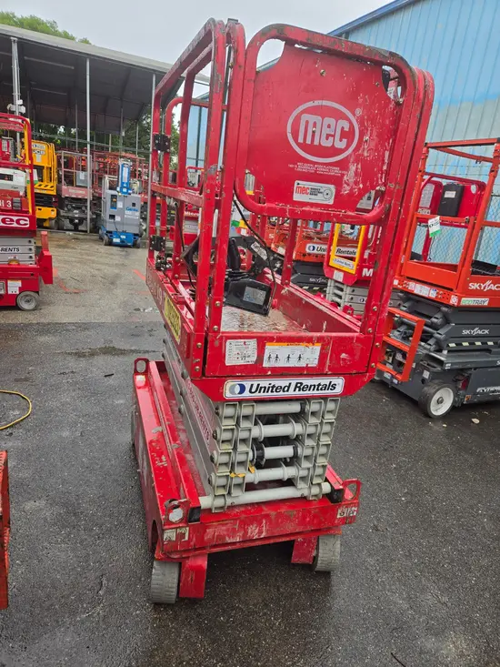 2019 MEC MICRO 19 Scissor Lift