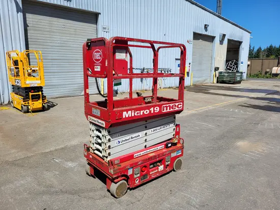 2018 MEC MICRO 19 Scissor Lift