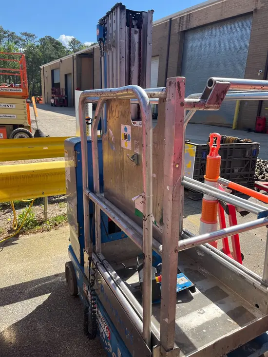 2016 Genie GR-20 Self-Propelled One-Person Lift