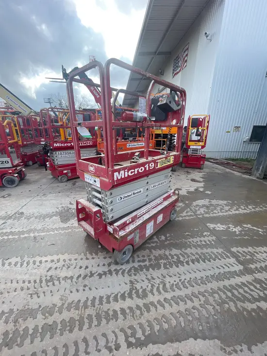 2018 MEC MICRO 19 Scissor Lift