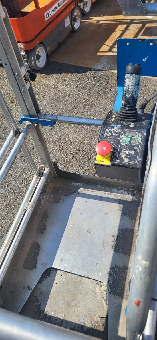 2018 Genie GR-20 Self-Propelled One-Person Lift