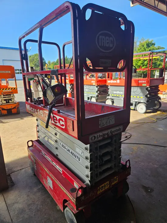2019 MEC MICRO 19 Scissor Lift