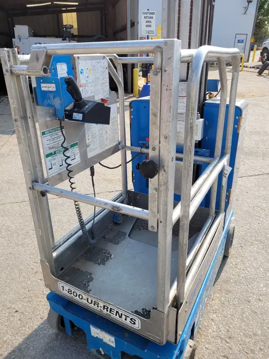 2018 Genie GR-20 Self-Propelled One-Person Lift