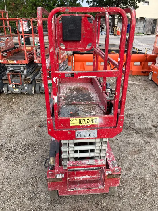 2018 MEC MICRO 19 Scissor Lift