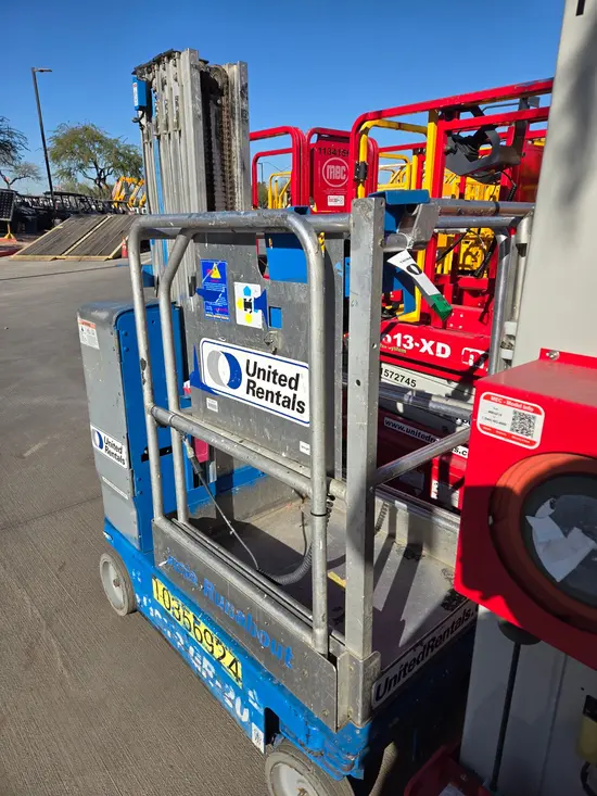 2015 Genie GR-20 Self-Propelled One-Person Lift
