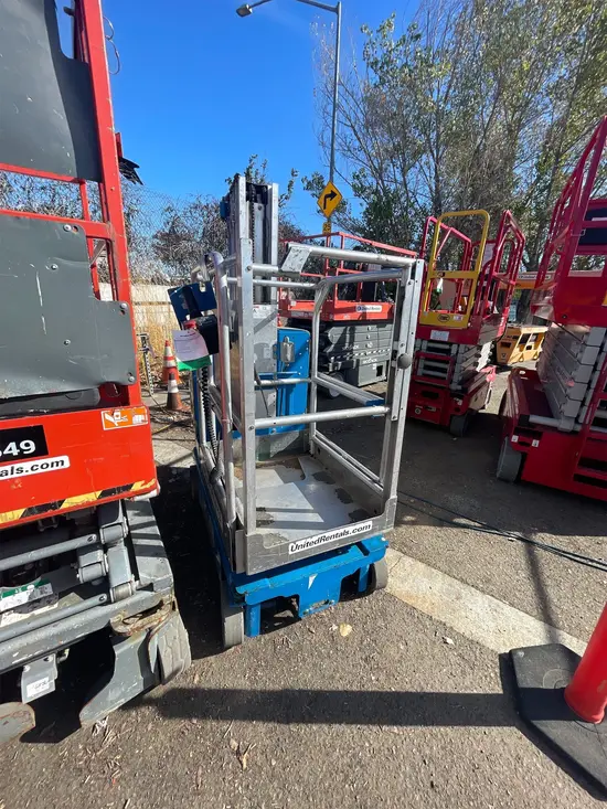 2017 Genie GR-20 Self-Propelled One-Person Lift