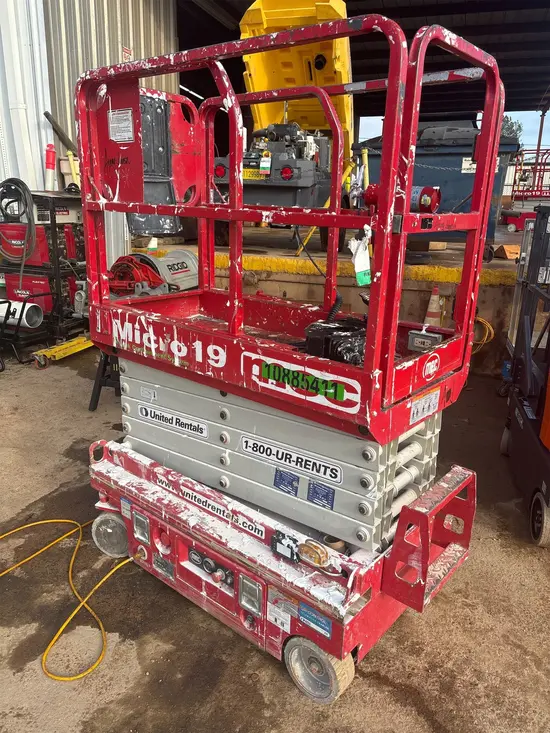 2019 MEC MICRO 19 Scissor Lift