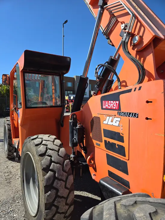 2017 SKYTRAK 6042 Forklift