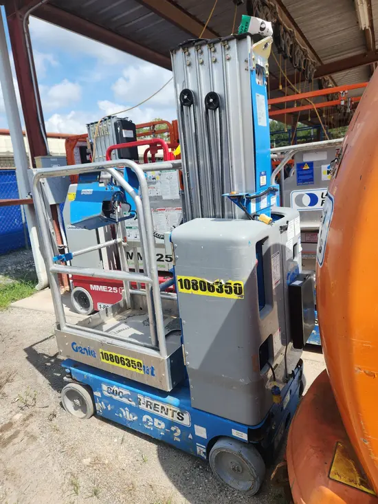 2018 Genie GR-20 Self-Propelled One-Person Lift