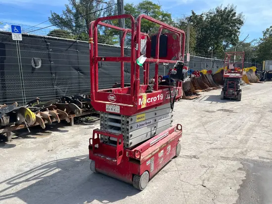 2018 MEC MICRO 19 Scissor Lift