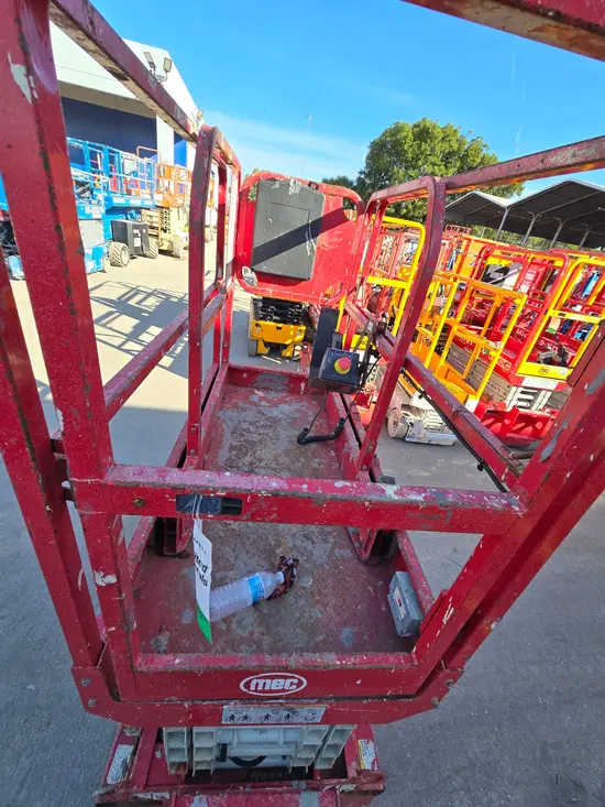 2018 MEC MICRO 19 Scissor Lift