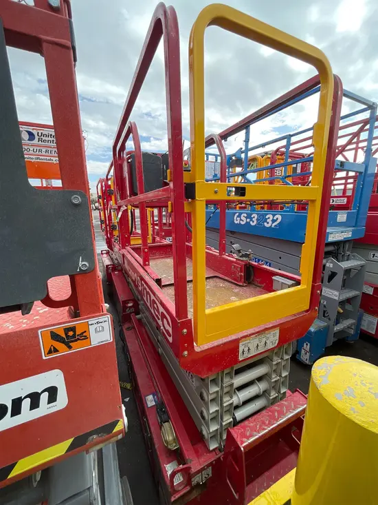 2018 MEC MICRO 19 Scissor Lift