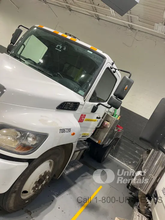 2020 HINO 268DCD4X2