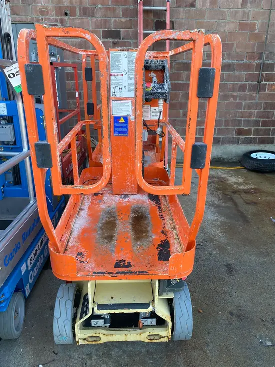 2019 JLG 1230ES Self-Propelled One-Person Lift