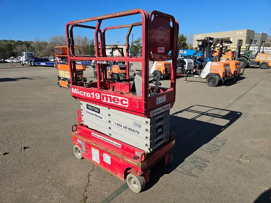 2018 MEC MICRO 19 Scissor Lift