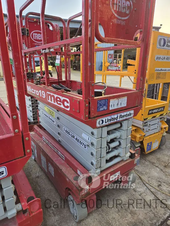 2020 MEC MICRO 19 Scissor Lift